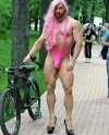 5854107687-giro-d-italia-e-intanto-alla-fine-di-una-tappa-un-fan-della-maglia-rosa-aspetta_a.jpg